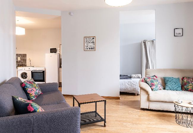  in Candé - large 2-bed studio in the heart of Candé Hote-Zen WIFI