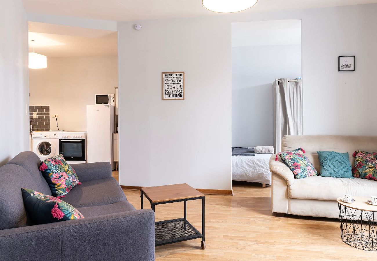Studio in Candé - large 2-bed studio in the heart of Candé Hote-Zen WIFI
