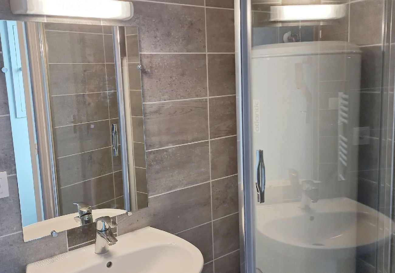 Studio in Candé - large 2-bed studio in the heart of Candé Hote-Zen WIFI