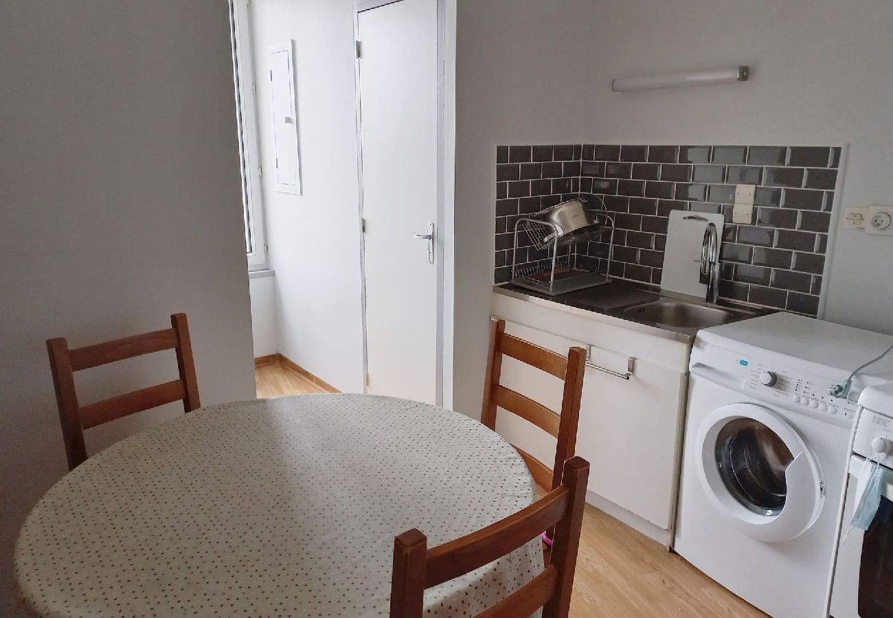 Studio in Candé - large 2-bed studio in the heart of Candé Hote-Zen WIFI