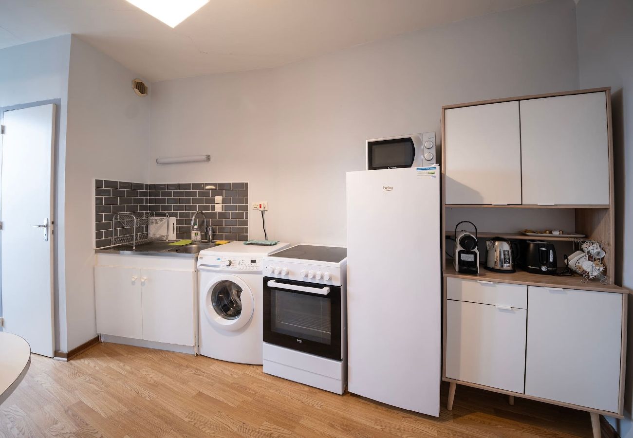 Studio in Candé - large 2-bed studio in the heart of Candé Hote-Zen WIFI