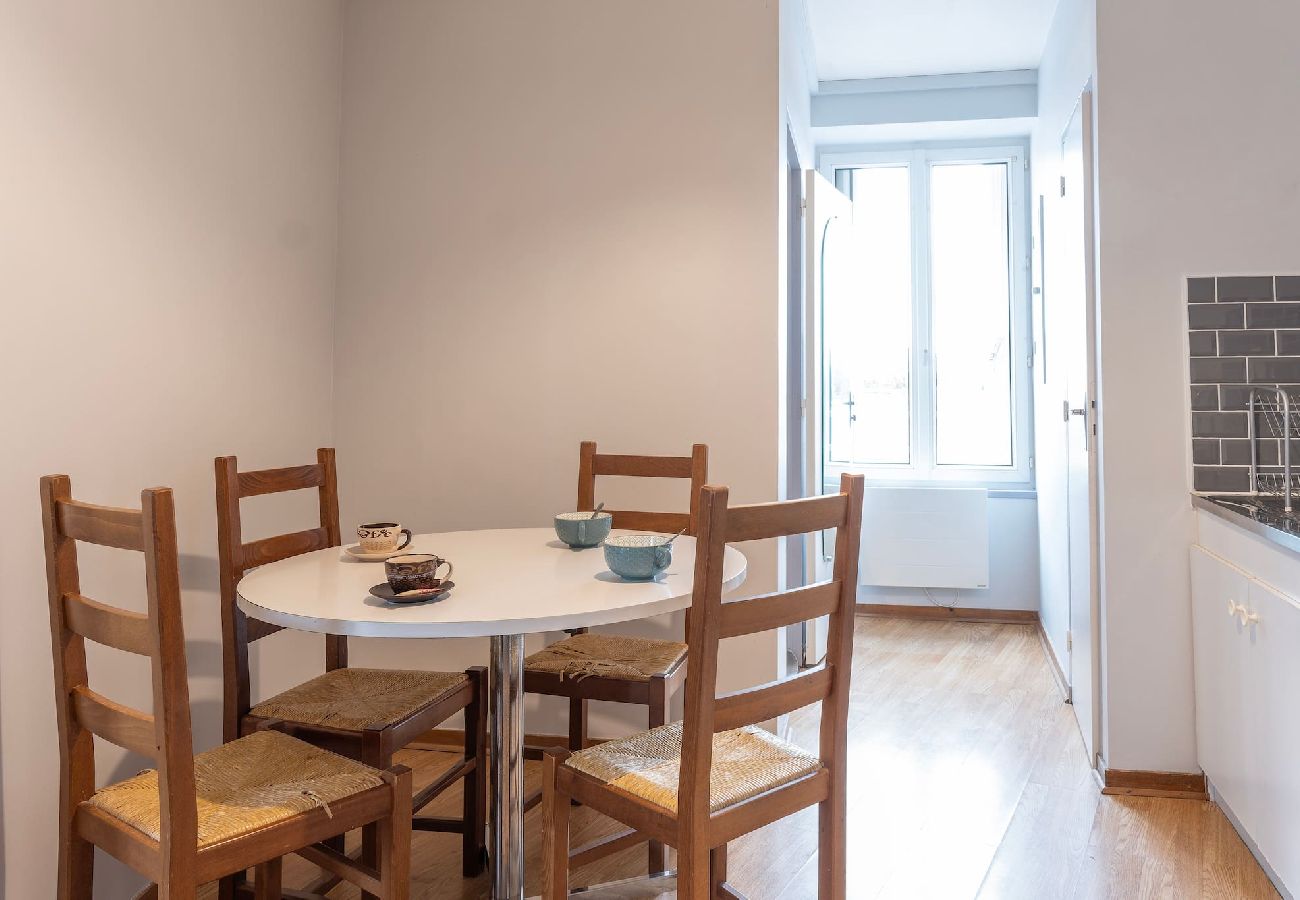 Studio in Candé - large 2-bed studio in the heart of Candé Hote-Zen WIFI