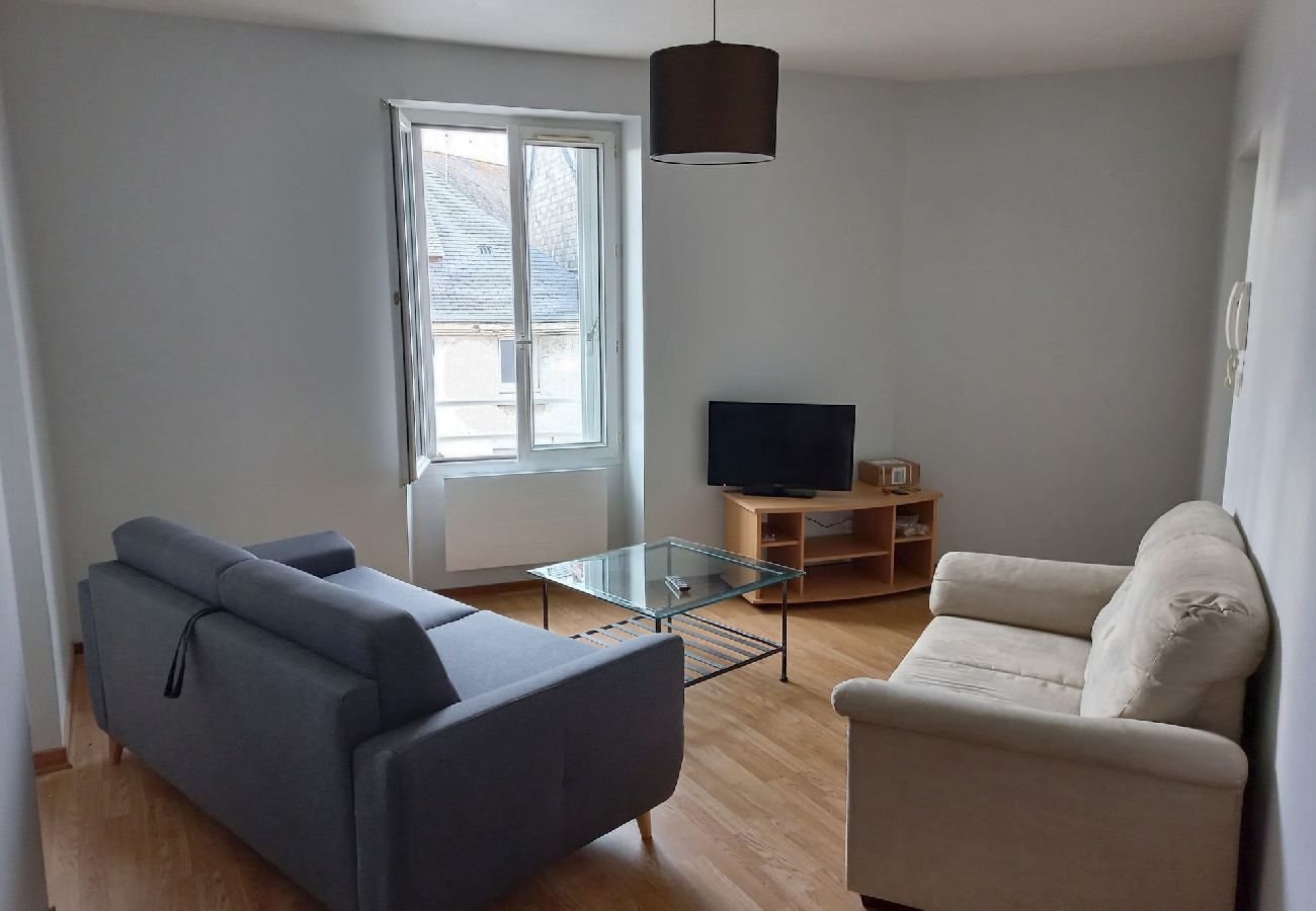 Studio in Candé - large 2-bed studio in the heart of Candé Hote-Zen WIFI