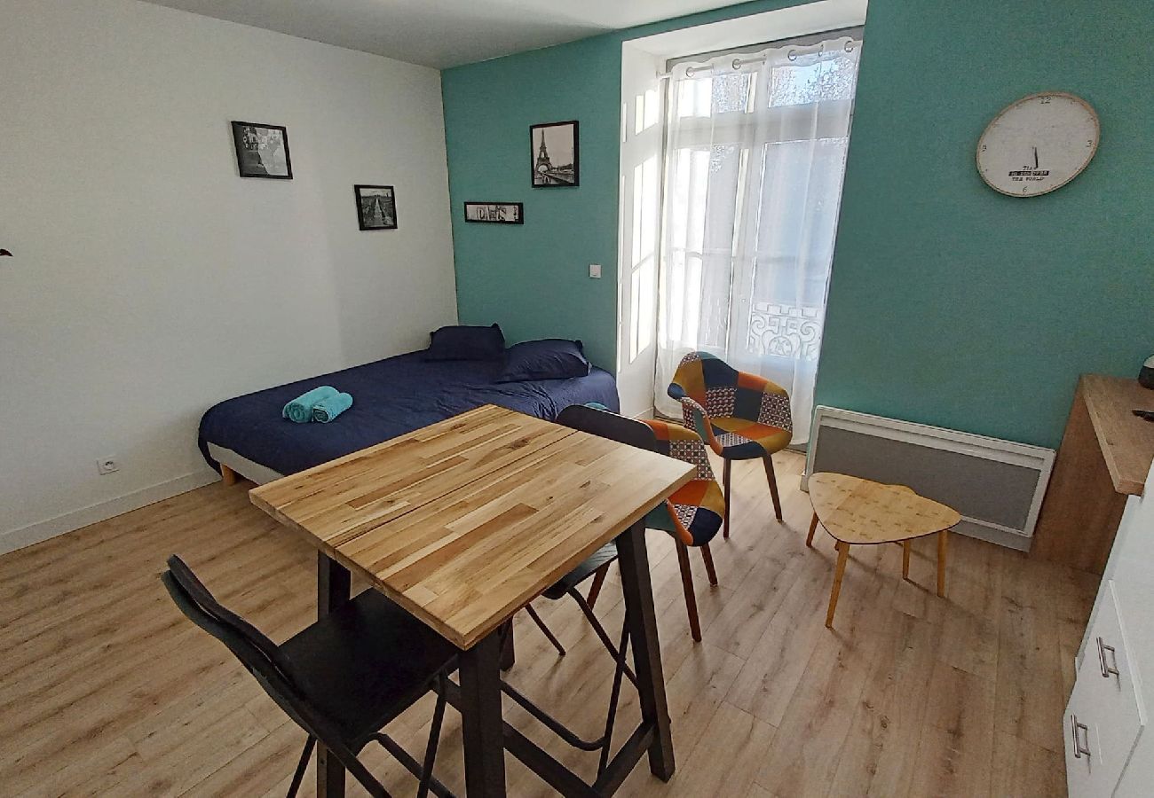 Studio in Segré - Studio for a short break in the heart of town Hote-Zen! BRAND NEW!