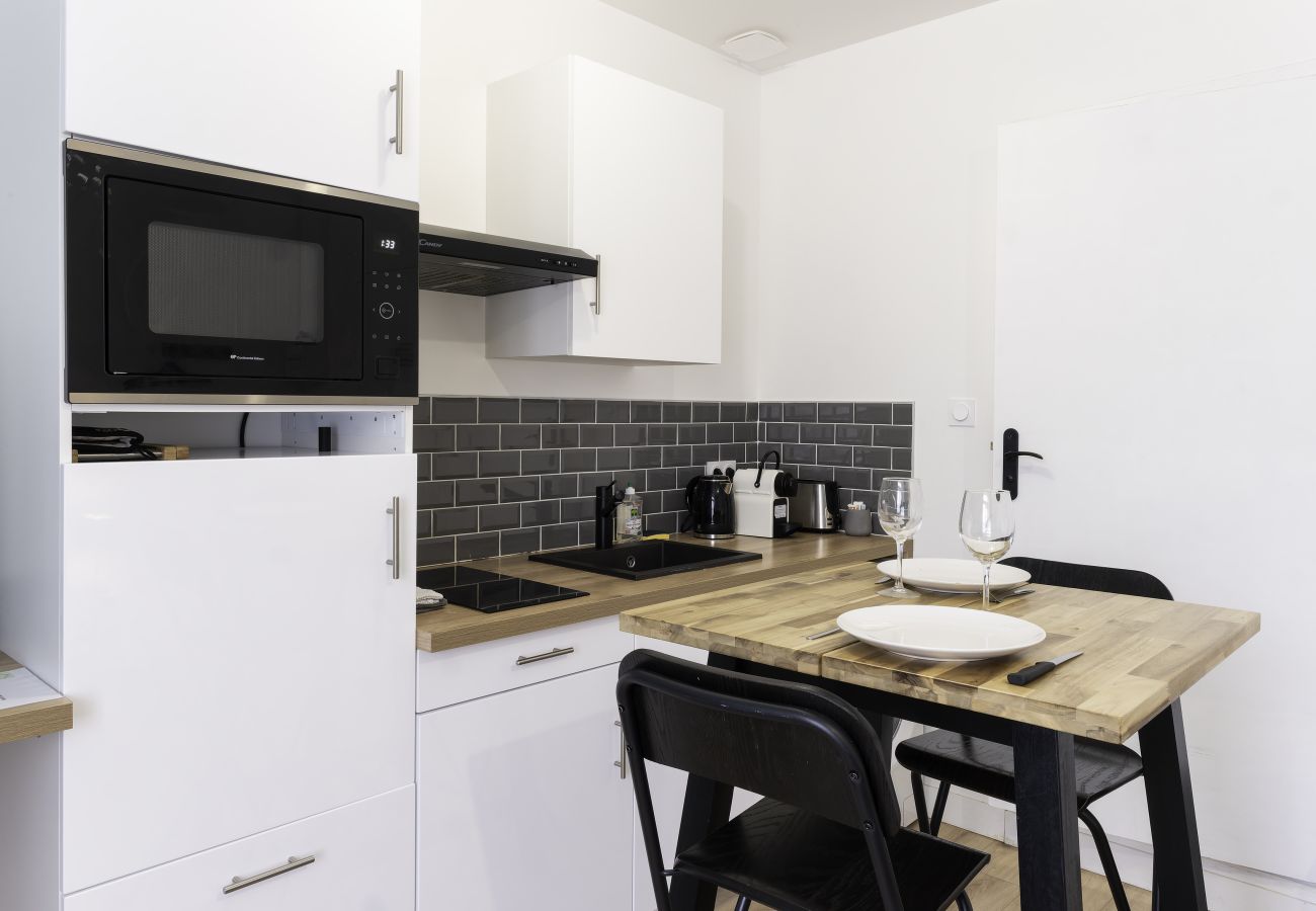 Studio in Segré - Studio for a short break in the heart of town Hote-Zen! BRAND NEW!
