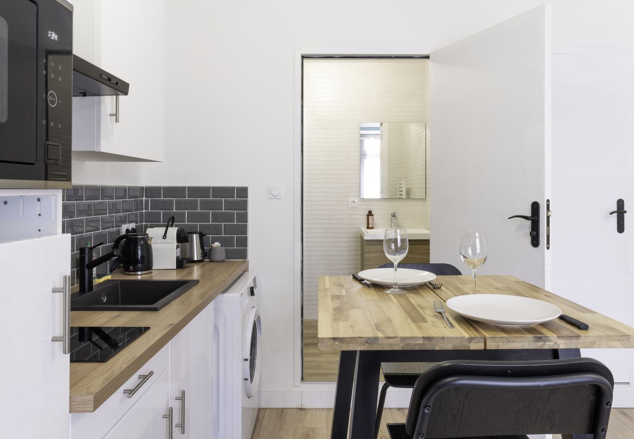 Studio in Segré - Studio for a short break in the heart of town Hote-Zen! BRAND NEW!