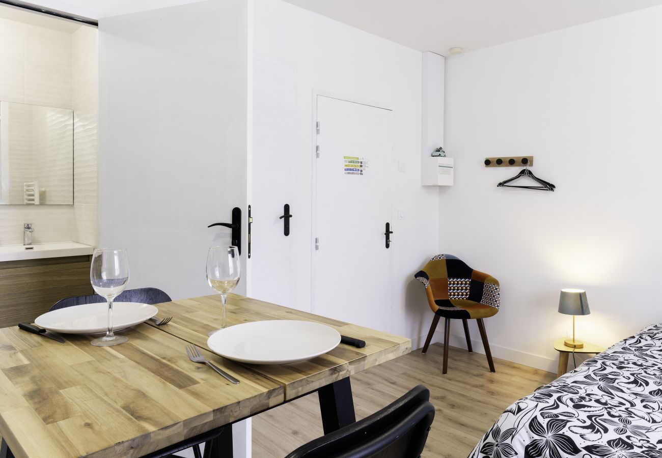 Studio in Segré - Studio for a short break in the heart of town Hote-Zen! BRAND NEW!
