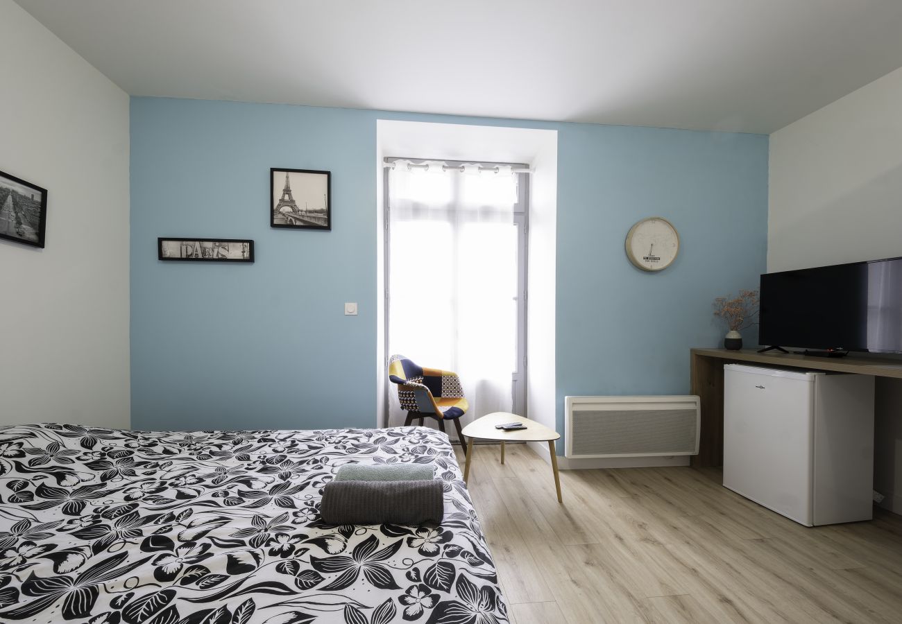 Studio in Segré - Studio for a short break in the heart of town Hote-Zen! BRAND NEW!