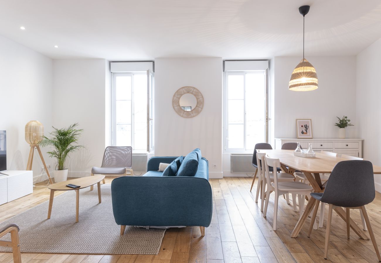 Apartment in Ancenis - Large cottage - terrace overlooking the Loire and the Castel of Ancenis