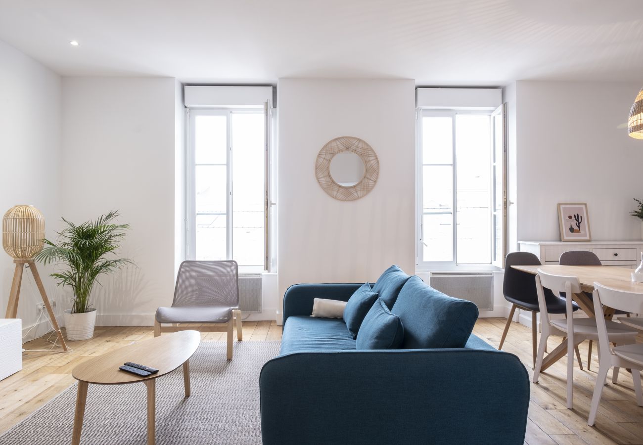 Apartment in Ancenis - Large cottage - terrace overlooking the Loire and the Castel of Ancenis