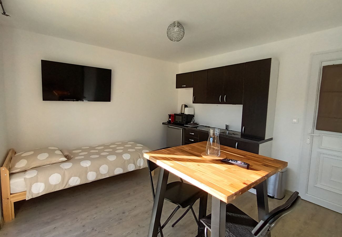 Studio in Le Fuilet - Studio apartment of the villa à la fosse à l'âne