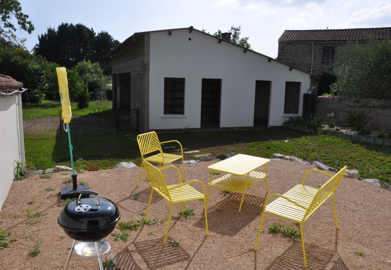 House in Aizenay - gîte de la rue du Chateau d'Aizenay 