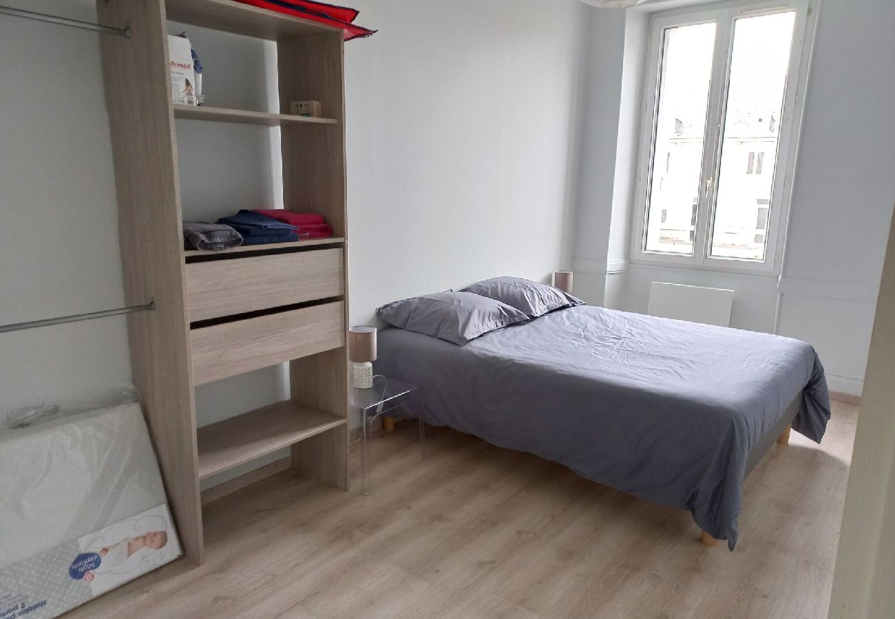 Appartement à Candé - Candé centre cuisine chambre salon Hote-Zen WIFI 